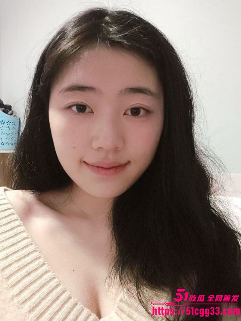 成都青羊区D奶反差婊曝光 最爱被舔奶子 白嫩巨乳明晃晃诱人 私下欲求不满边尿尿边自慰！