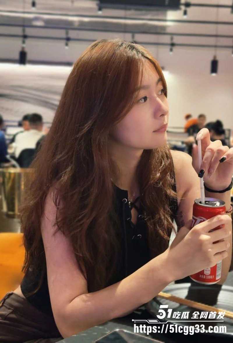 重庆反差美女 林瑶 情侣私拍流出 脸穴同框骚浪骑乘 特写小穴吞吐肉棒 大奶摇摆放荡娇笑 被操的高潮迭起！