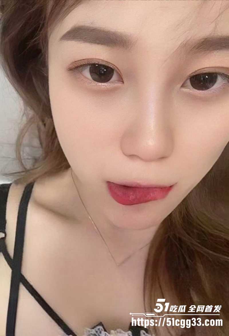 极品美腿主播 软软 付费私定流出 翘臀尤物假屌玩的花样百出 三种玩具同时刺穴自慰 淫水粼粼让人硬爆！