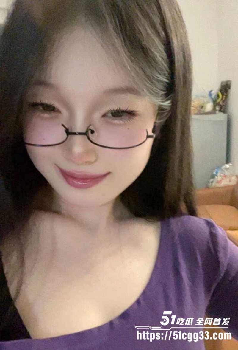 快手网红玫瑰888付费私拍流出 4 拷贝