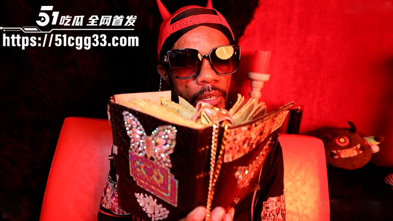 顶级媚黑女神 peachycatsnack 娇小身躯大战28cm粗黑巨根 性欲如潮骑乘两次榨精！
