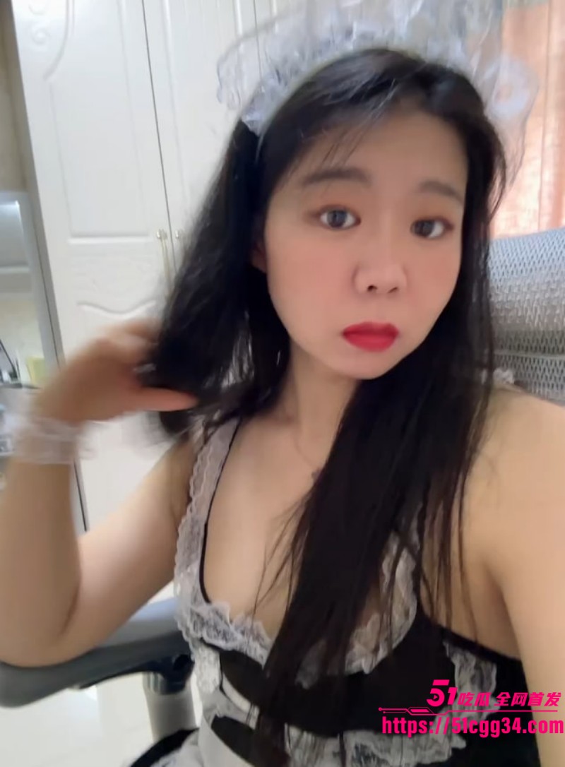 湖北小少妇 丁曲馨 约炮出轨视频流出 女仆制服揉奶扣穴表情淫骚 爆操骑乘爽到尖叫求饶 1