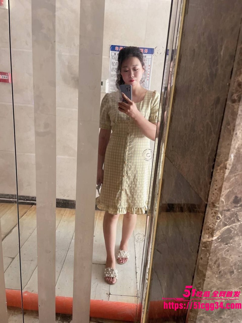 湖北小少妇 丁曲馨 与炮友偷情视频曝光 女仆制服揉奶扣穴表情淫骚 爆操骑乘爽到尖叫求饶！