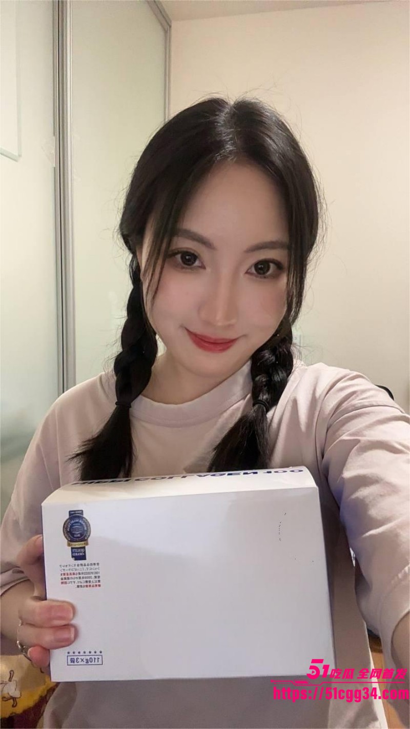 韩国高颜值情侣性爱自拍 丰满尤物遭男友各种调教 身穿开裆黑丝口交后入刺激感爆棚！