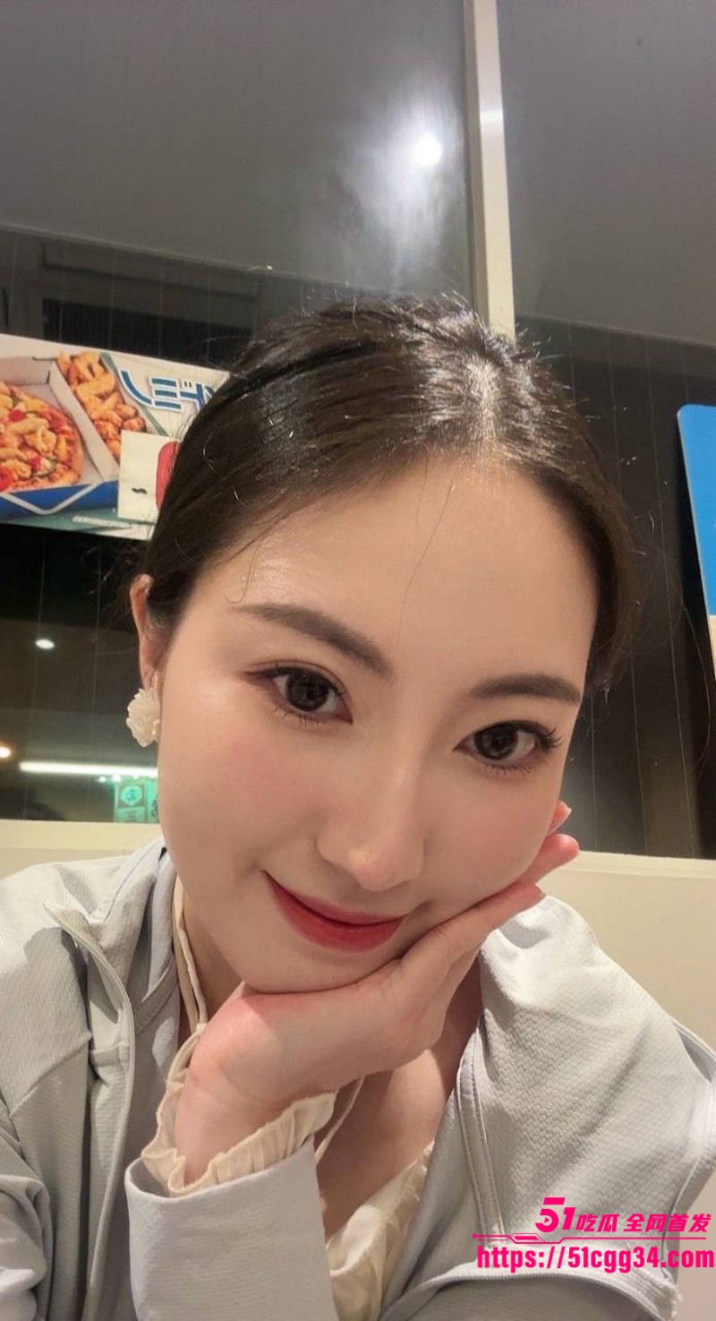 韩国高颜值情侣性爱自拍 丰满尤物遭男友各种玩弄调教 身穿开裆黑丝口交后入刺激感爆棚 1