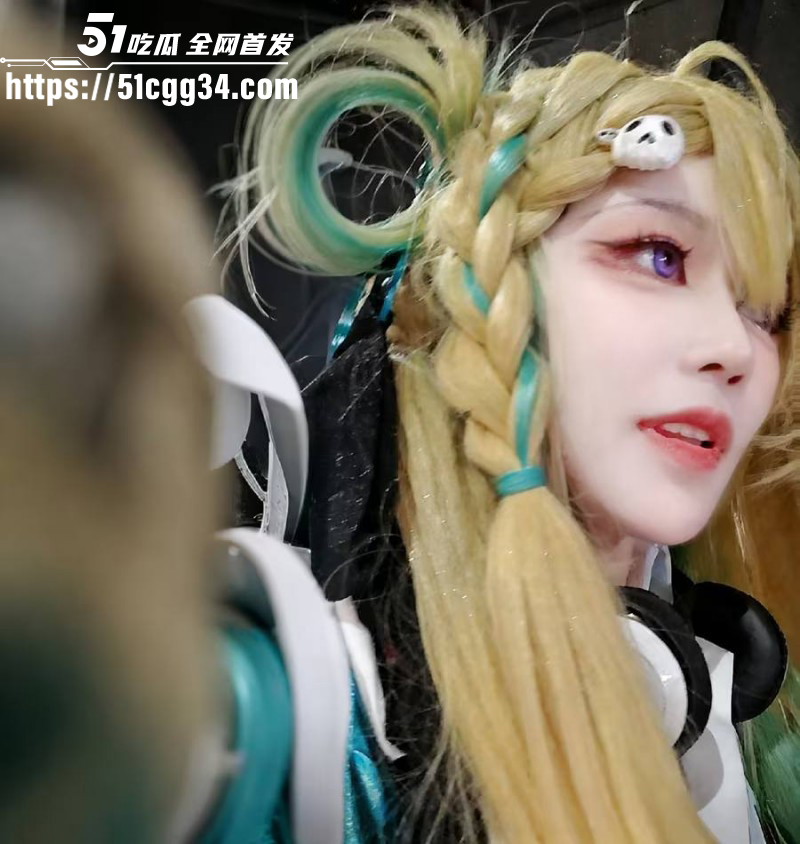 B站Coser一只塔娅娅Su女厕被偷拍03