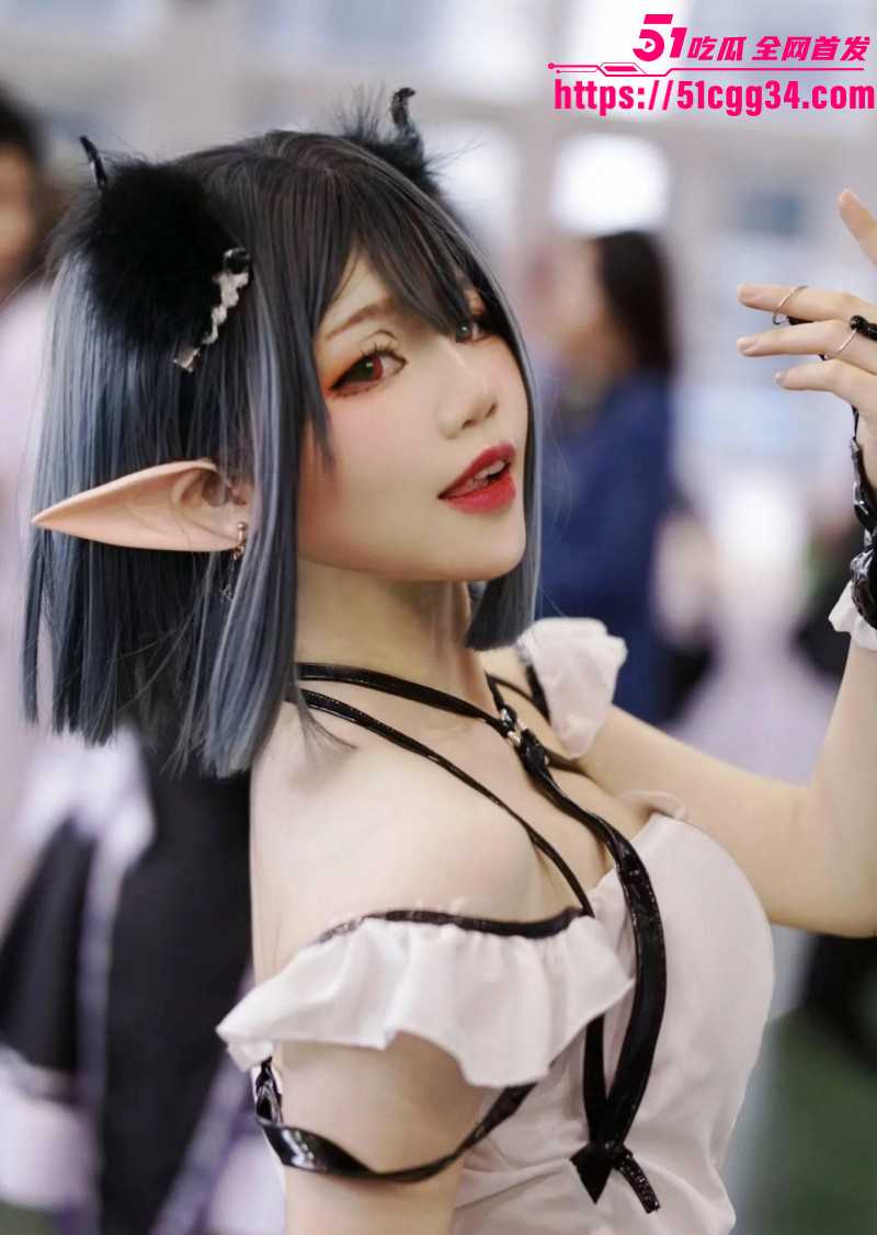 B站Coser一只塔娅娅Su女厕被偷拍06
