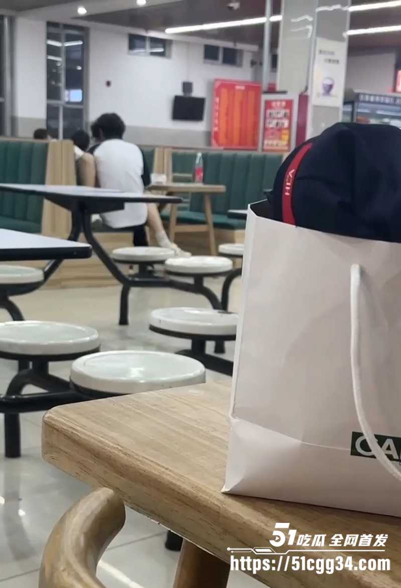 小情侣食堂不雅视频曝光 6 拷贝