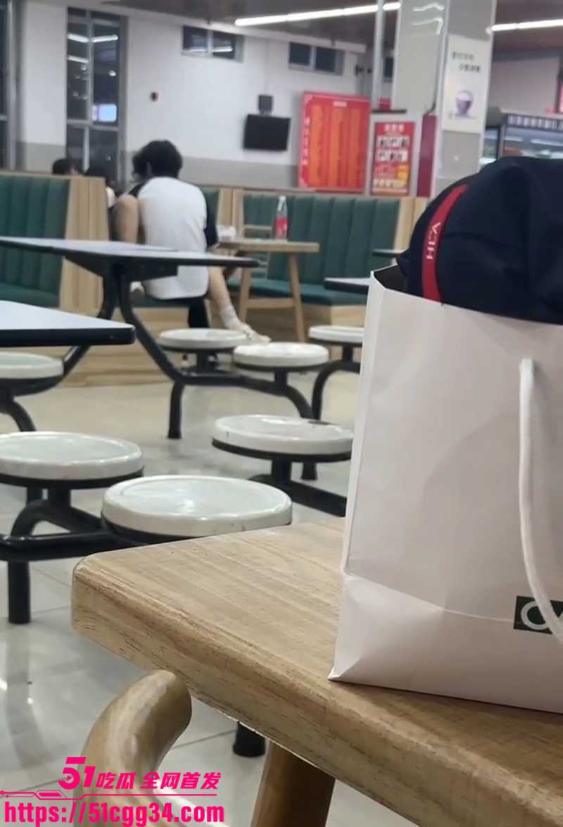 小情侣食堂不雅视频曝光 5 拷贝