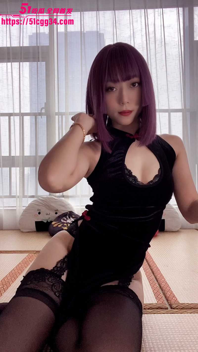 高颜值福利姬 Money冷冷 黑丝美腿交叠伸展 肥臀曲线完美无瑕 彻底点燃欲火!