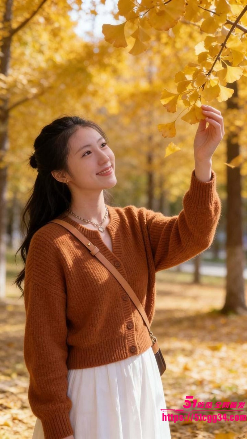 湖南大学校花 王玥涵  遭金主包养调教 酒店身穿制服同时侍奉两根肉棒 全裸前后骑乘坐实母狗人设 2