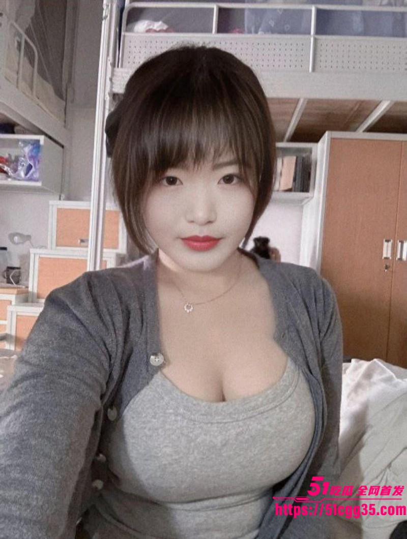 湖南巨乳反差婊 王舒蓉 5000元定制福利 面对镜头展露E罩杯大奶 跳蛋刺激骚穴呻吟骚叫连连