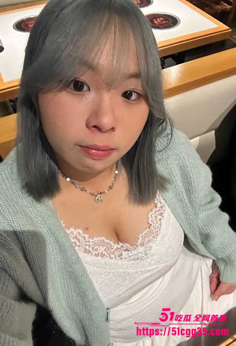 极品巨乳反差人妻不雅视频流出 在家跟老公口交玩露脸自拍 被按头深喉猛操口爆 吞精舔唇全程露脸！