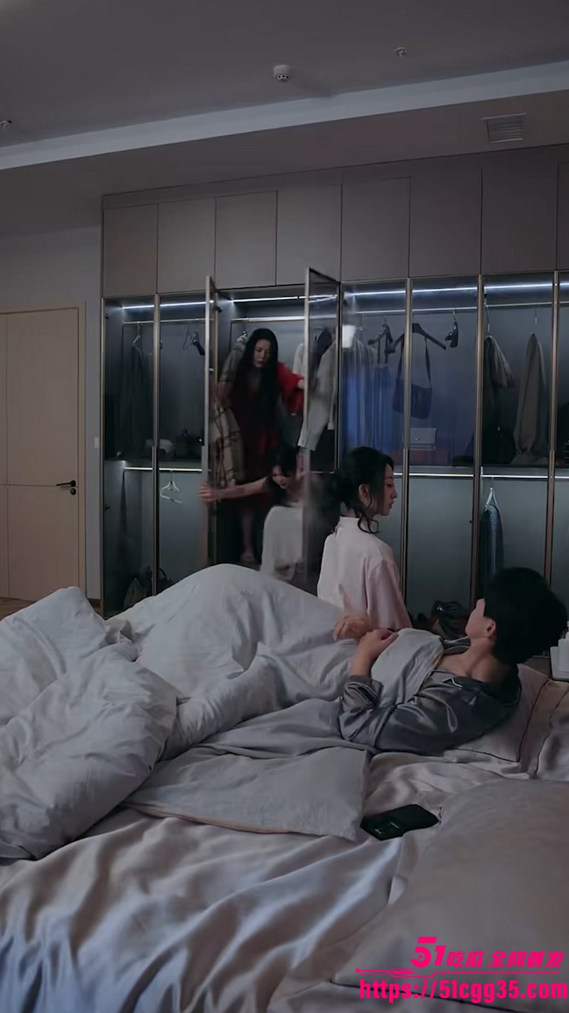 擦边短剧世界男女比例失衡我成了香饽饽 6
