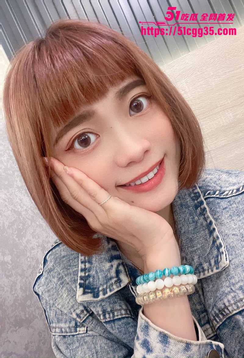 浓眉大眼短发齐刘海反差妹3P性爱视频流出2拷贝
