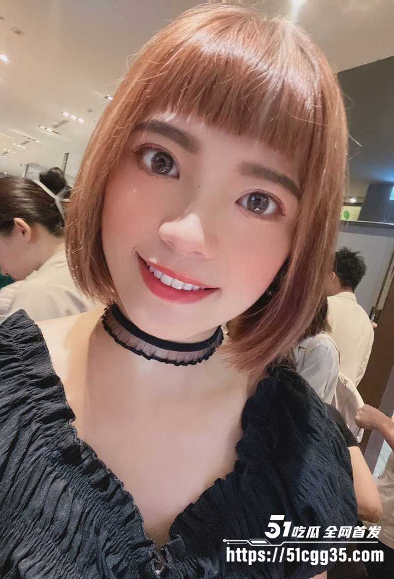 浓眉大眼短发齐刘海反差妹3P性爱视频流出3拷贝