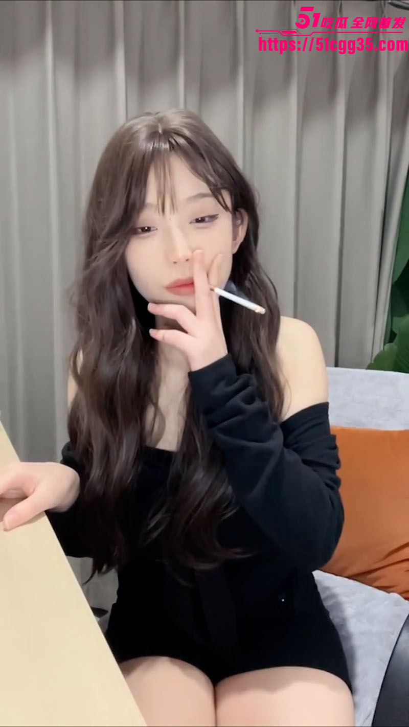 巨乳精神小妹 午夜玫瑰喵喵 性爱直播 深喉吞到根骑乘猛操逼 浪叫娇喘到腿软 谁顶得住这极品啊！