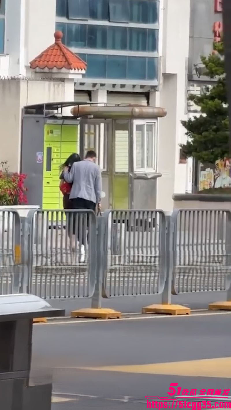 深圳大型抓奸现场丑女出轨被抓现行 2