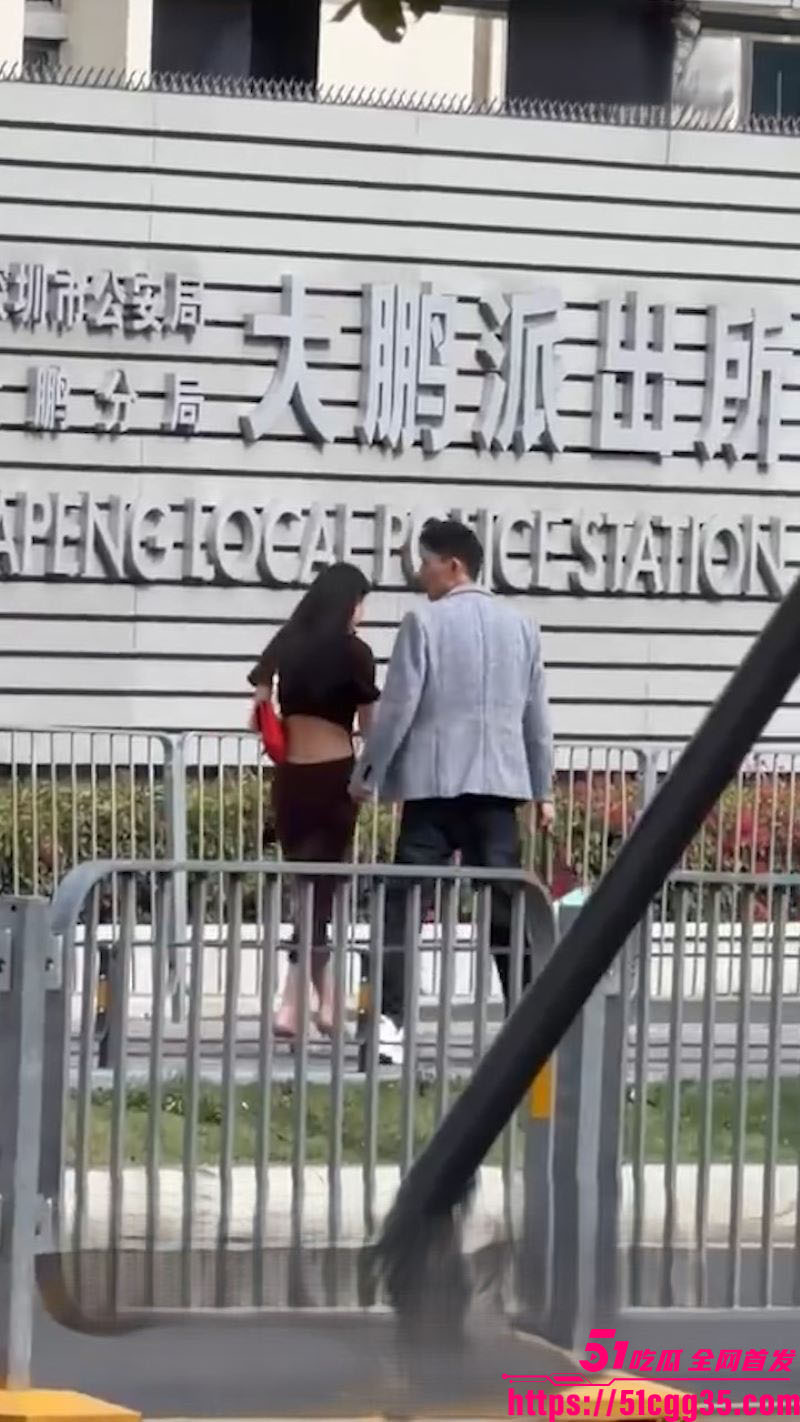 深圳大型抓奸现场 丑女出轨被抓现行 狗男女毫无羞耻还理直气壮骂老公 老公怒曝酒店偷情视频丑态尽显！