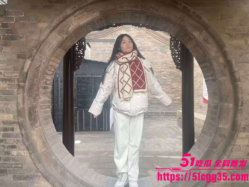 山东巨乳淫妻 柳馨 与前男友酒店偷情被老公曝光 小骚货露脸深喉挑逗不断 翘臀后入画面极致淫乱！