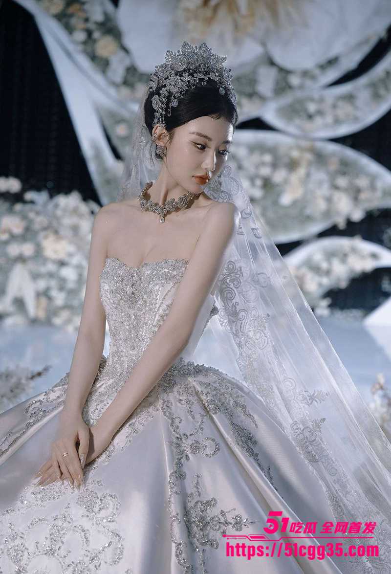 沈阳白富美 张露月 新婚和老公玩起开放式婚姻 婚纱一脱穿蕾丝情趣内衣 被操的白浆喷涌 纯欲反差拉满！