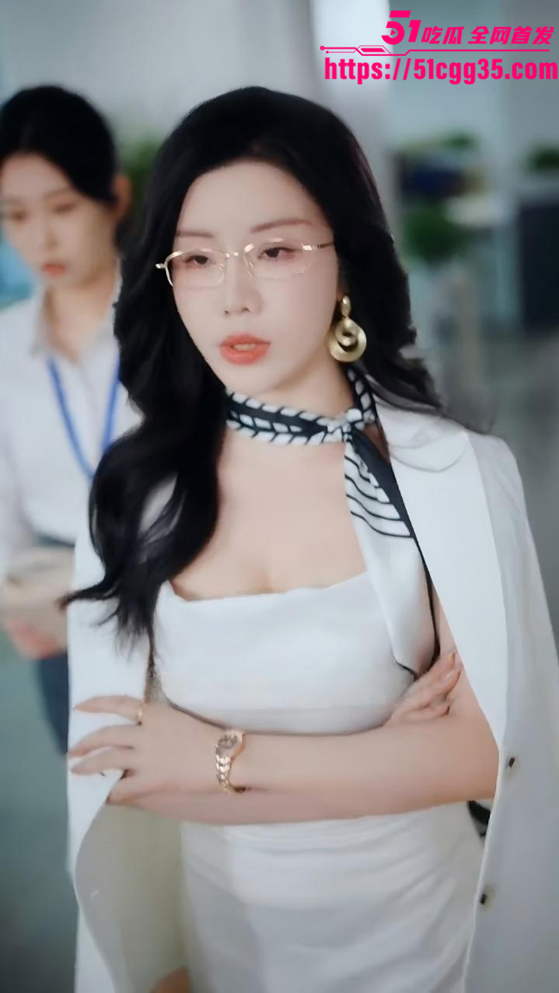 擦边短剧 《离婚后我闪婚美艳女上司》老婆出轨霸总跪舔 牛马逆袭开启开挂人生！