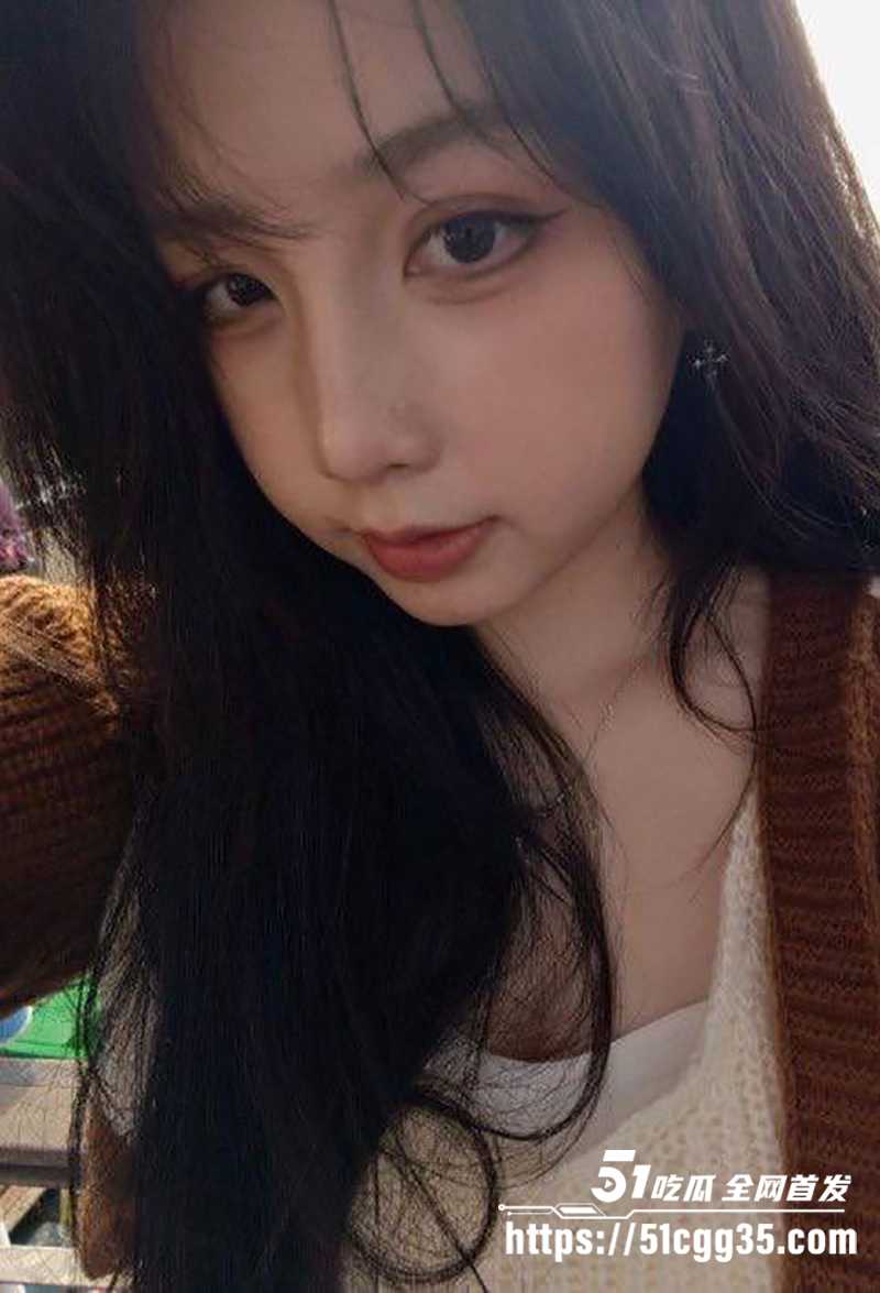 香港大奶学生妹 紫晴 情侣私拍泄密 嫩到滴水的反差小妖精 被渣男调教成极品母狗 露脸舔屌蹶肥臀挨操！