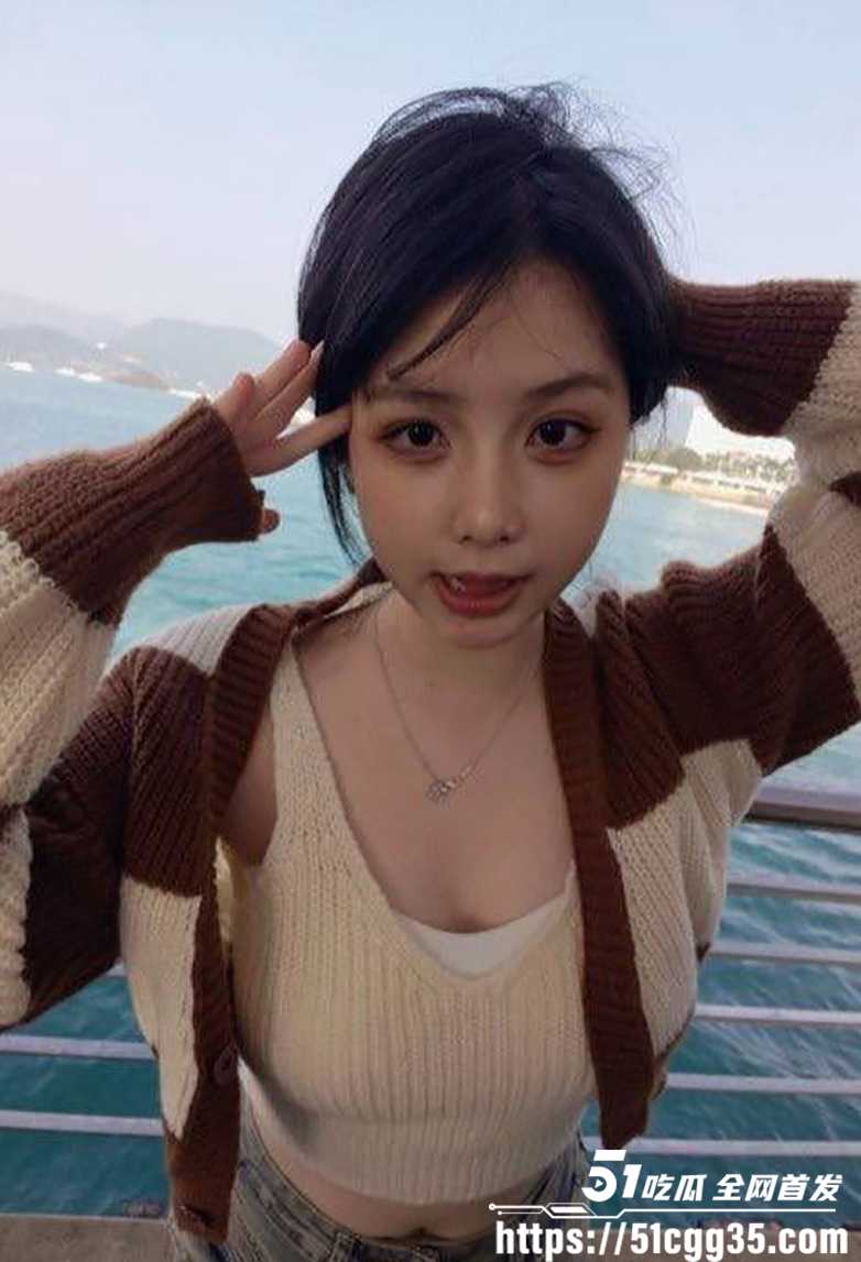 香港大奶学生妹紫晴情侣私拍泄密 4 拷贝