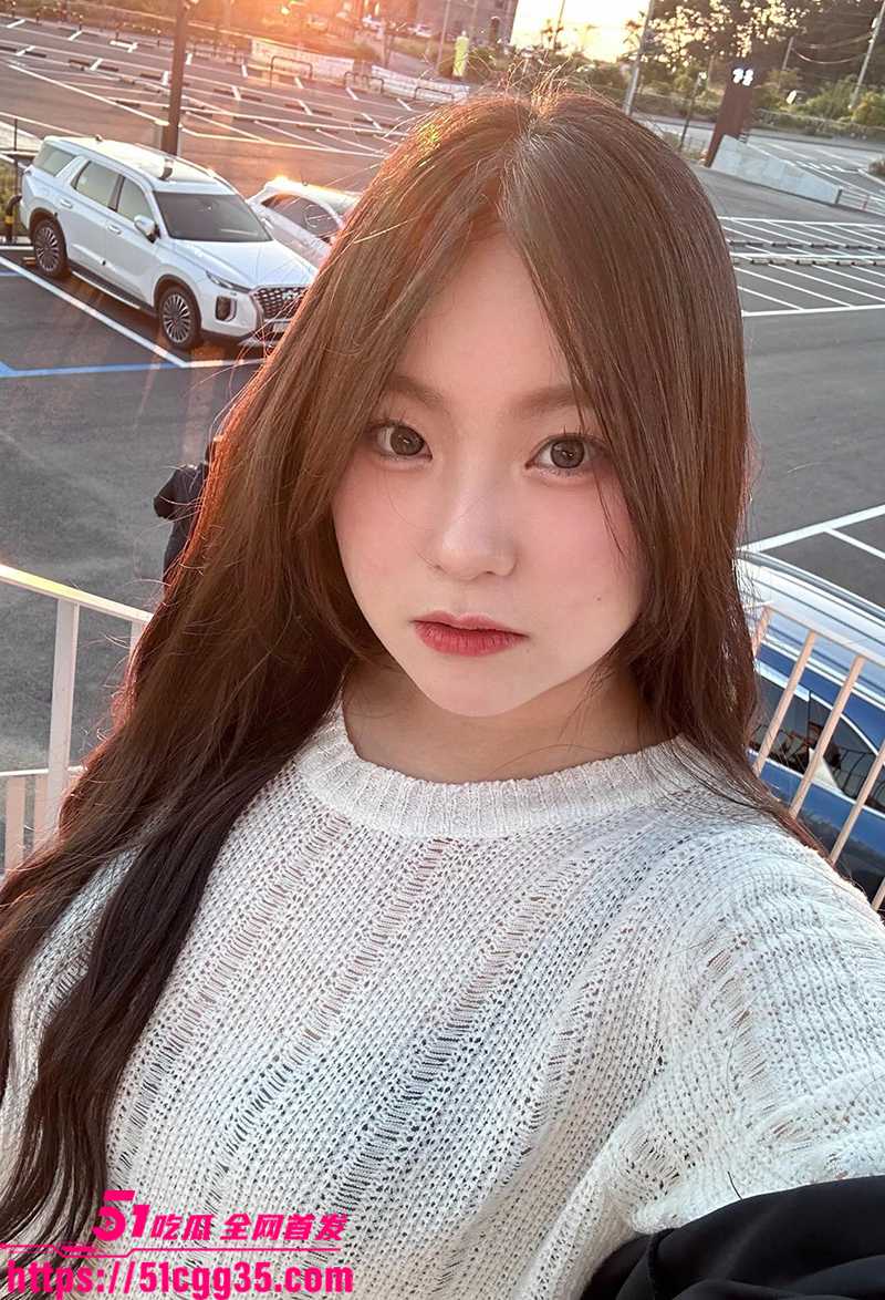 极品大长腿少女 杨睿悦 约炮认主被无套爆操 穿着OL制服玩诱惑 粉嫩阴唇被操的里外翻飞！