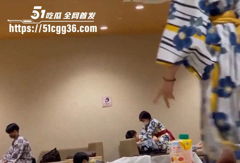 小情侣当众做爱偷拍视频曝光 3 拷贝