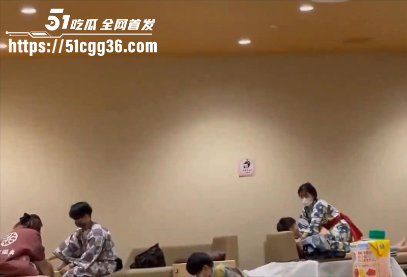 小情侣当众做爱偷拍视频曝光 5 拷贝