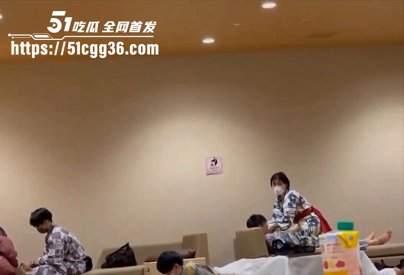 小情侣当众做爱偷拍视频曝光 6 拷贝