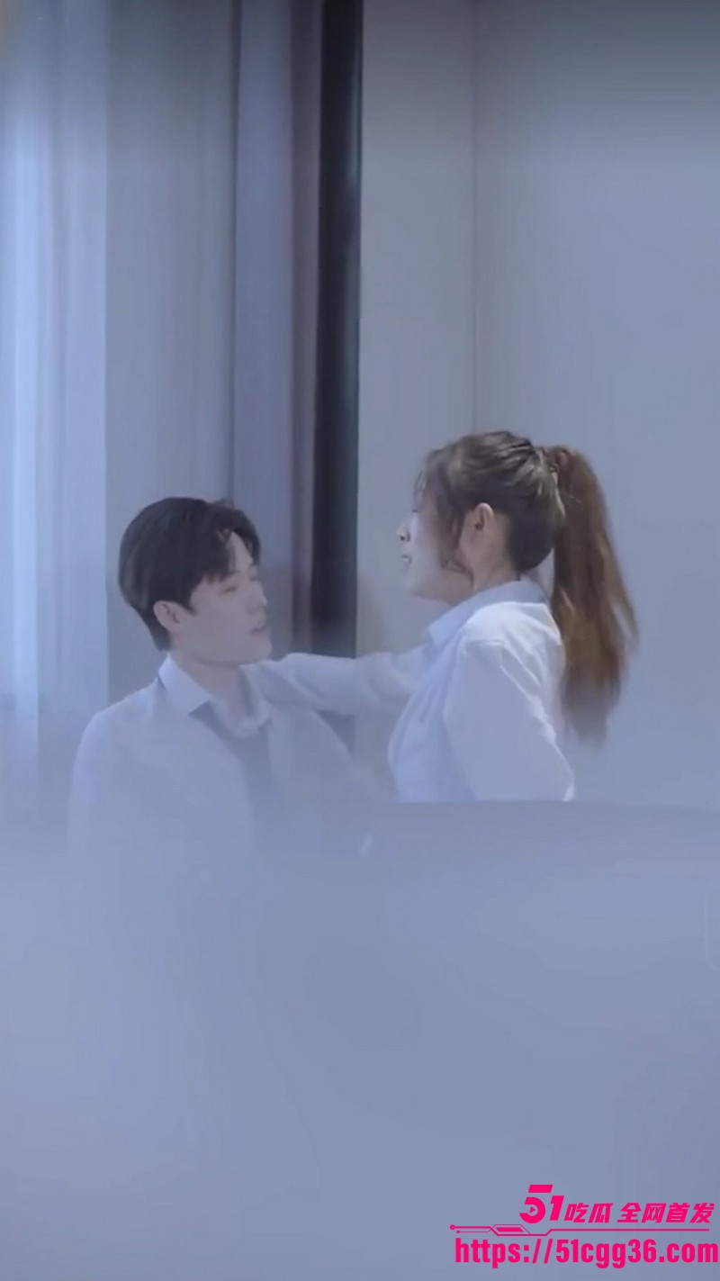 擦边短剧魔改我的绝色女总裁16集 4