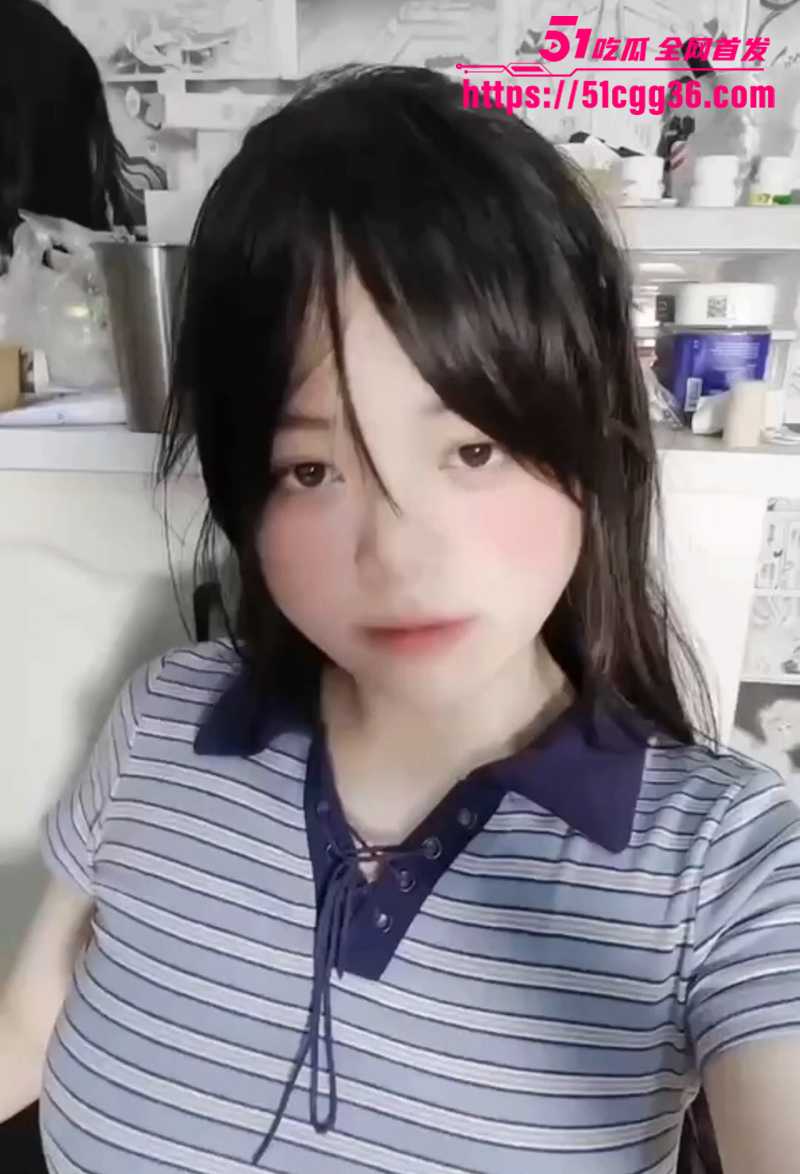 雪肤爆奶美少女 自慰视频 萌甜尤物雪乳弹跳 劈腿狂秀一线天嫩穴 掰逼抠穴自慰 水声啪啪震天！