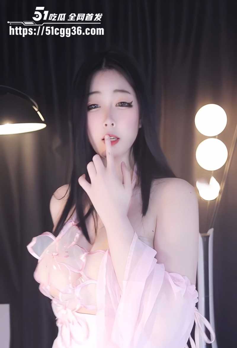 网易CC星秀代言人极品天然巨乳女神66睡不醒土豪定制视频流出3拷贝