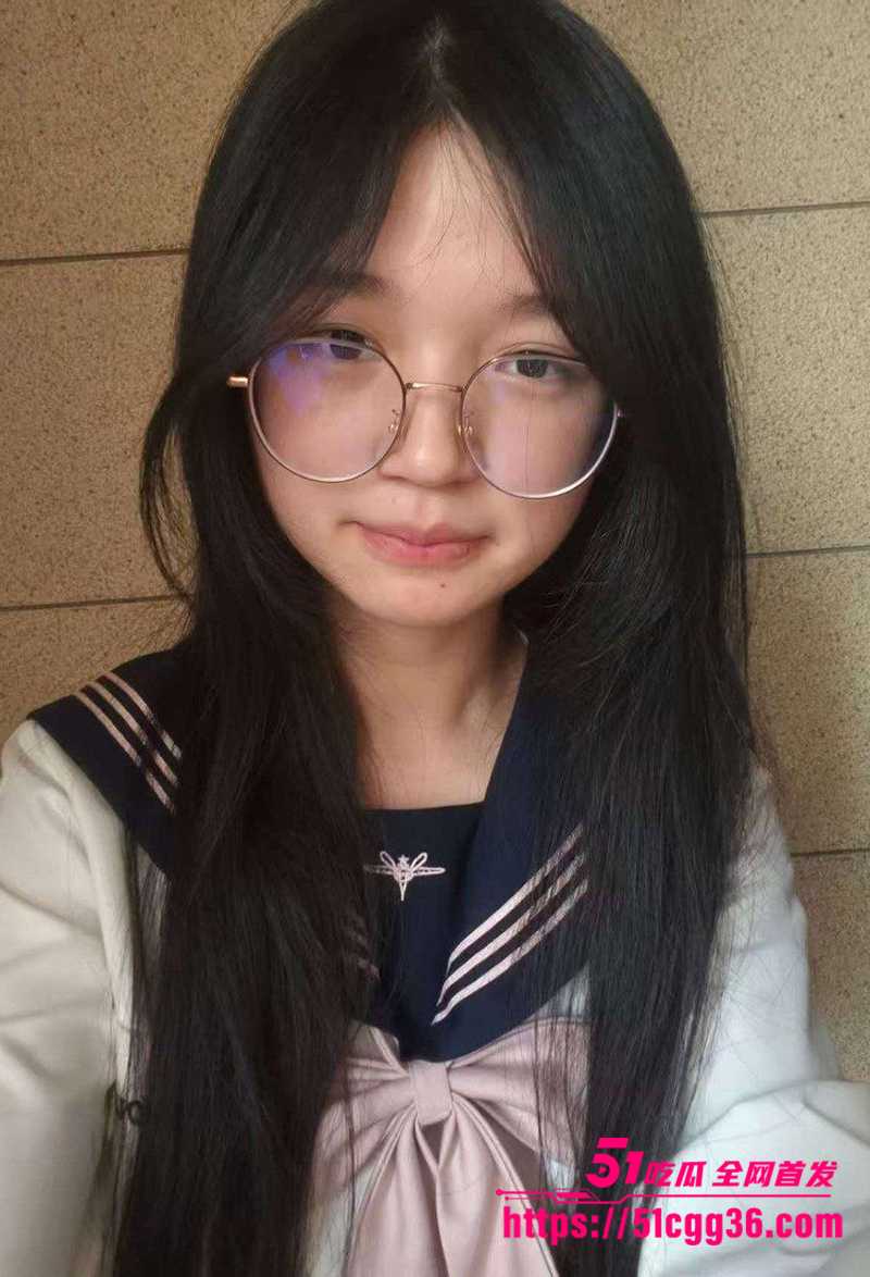 浙江丽水小美女 童青青 被男朋友调教成极品母狗 露脸舔足口交 无毛嫩逼被玩具大屌狂攻 险些玩坏！