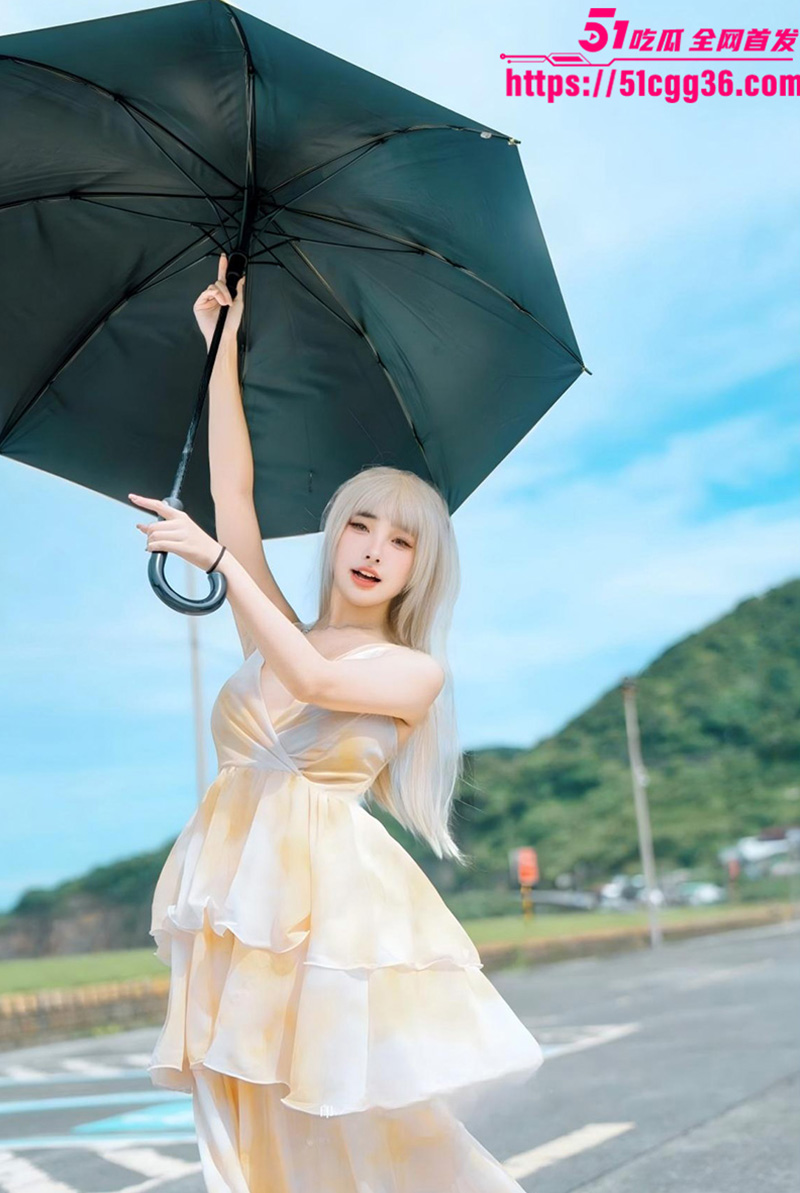 推特高颜少女 慕慕Momo 写真新作随风飞舞 遭摄影师调教 露脸深喉超长玩具狂插骚穴 无套爆操淫态尽现！