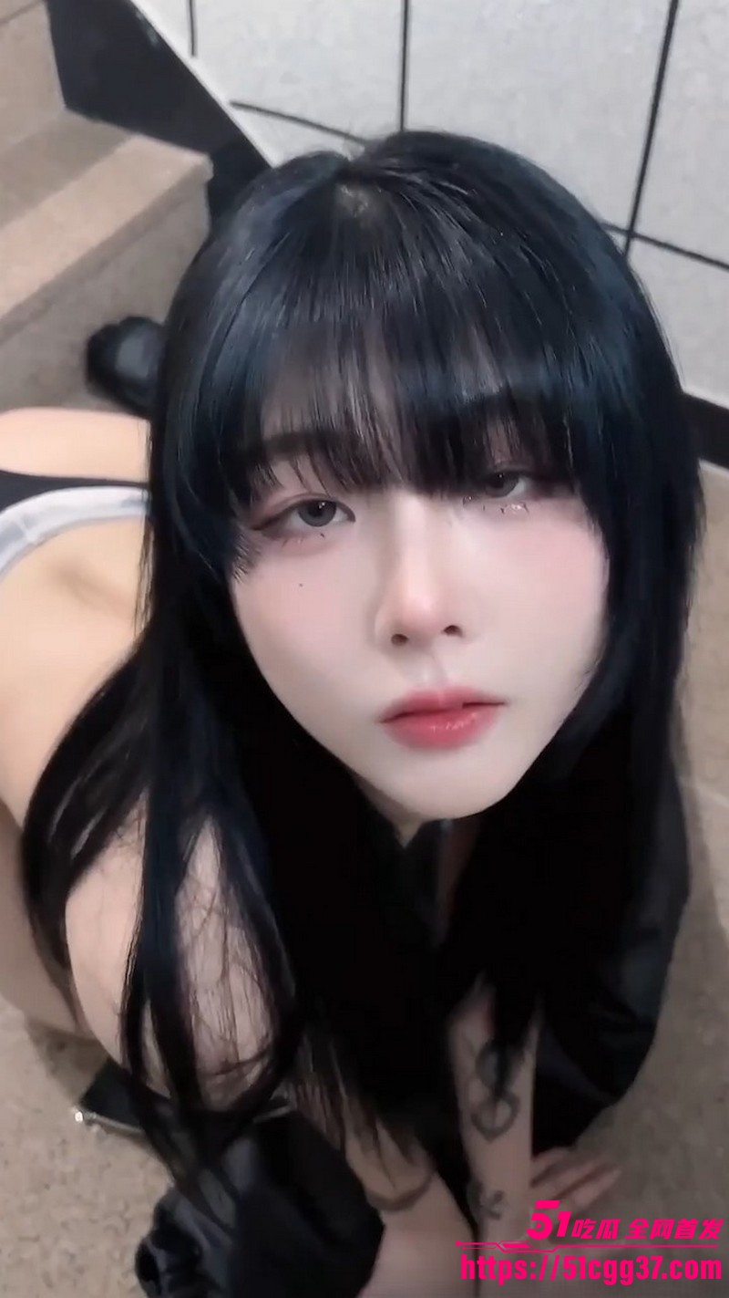 神颜韩妹Janed404楼道全裸露出 3