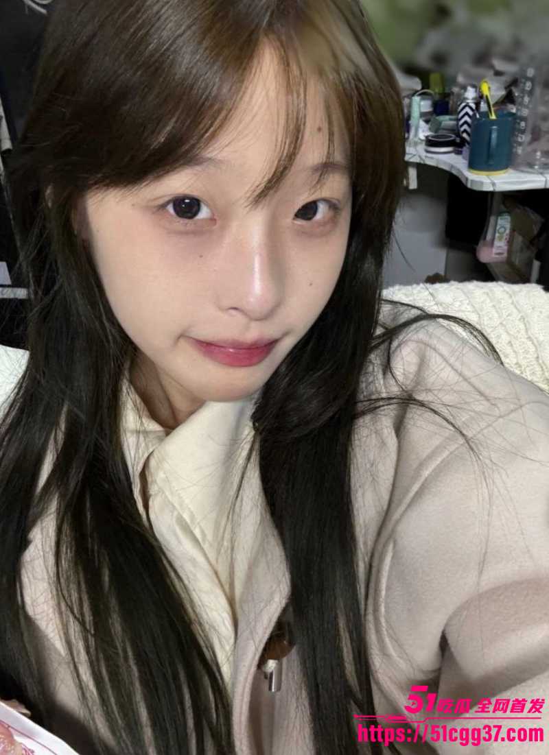 济南大学反差婊 刘馨怡 与男友裸聊视频流出 白虎美乳极致诱人 自称骚逼贱母狗！