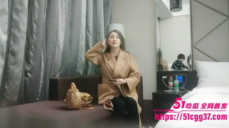 探花大神 利哥 约炮风衣黑丝艳女 主动调情口交摸逼发泄性欲 床上功夫颇深套套险些干破