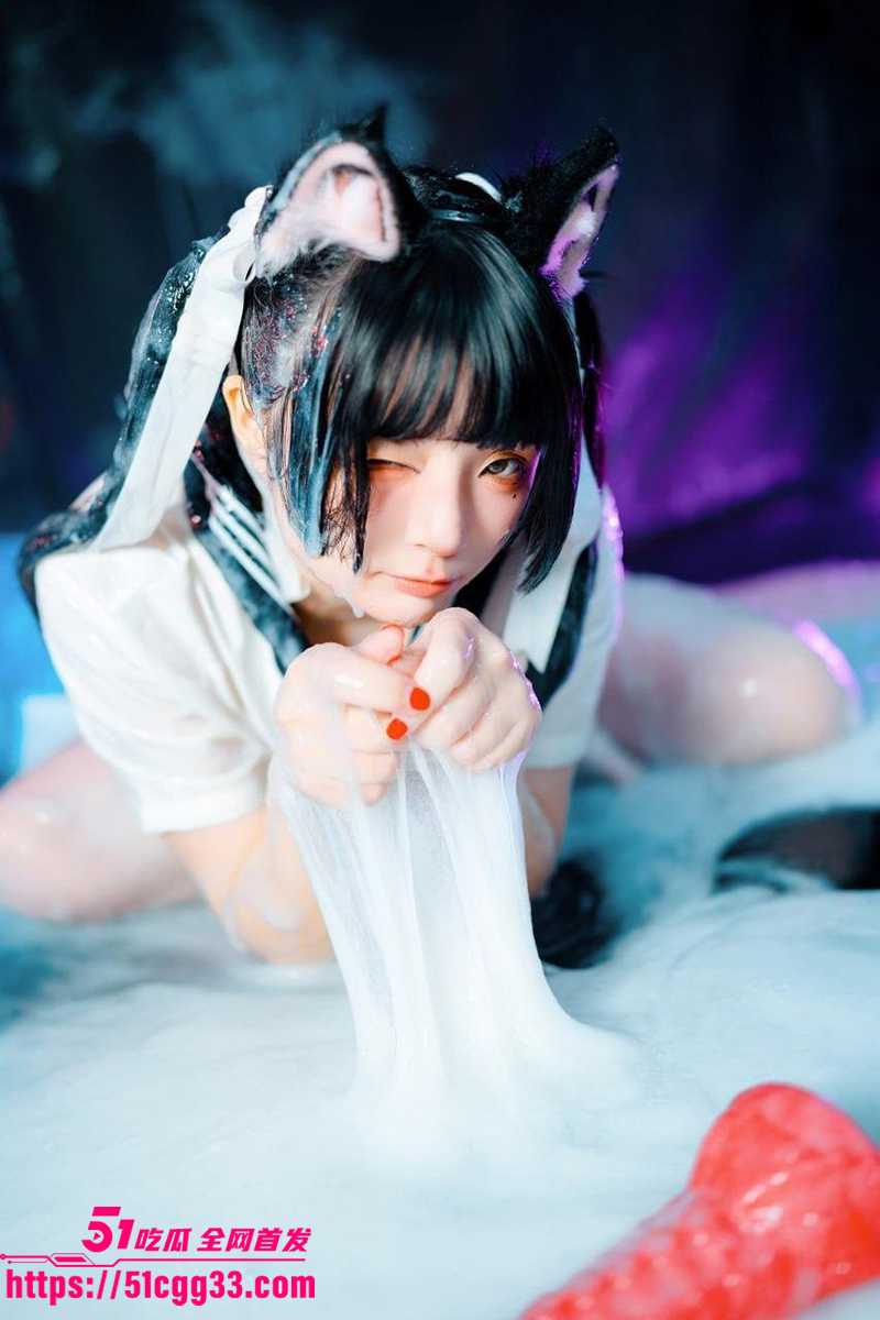 台湾网红福利姬 落落Raku 炸裂新作 化身邋遢小猫 JK制服涂满淫液湿身扭臀 让人无法移开目光！