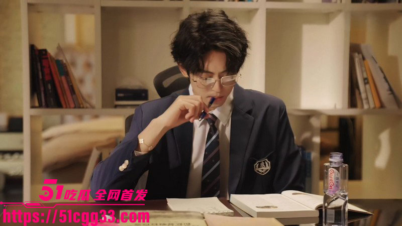 擦边短剧《荣宣的夏夜》教母eliy勾引邻居弟弟 睡衣半透纹身闪耀 御姐身材压倒青涩小狼狗 汗水情欲爆燃！
