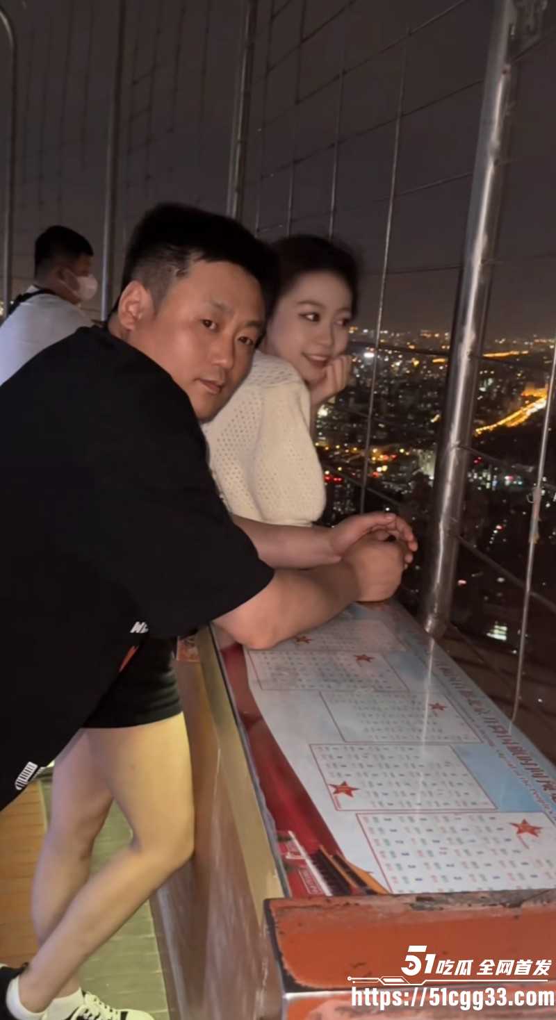 宋晓峰女儿宋之馨被曝三亚点男模03