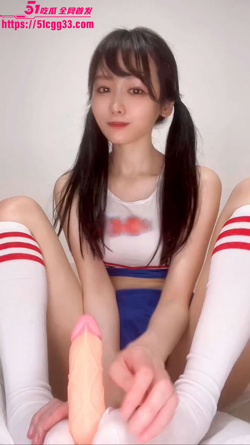 日本网红 YuaHentai 自慰新篇！白袜玉足足交挑逗 美腿大开道具狂插 肥美蜜鲍汁水横流 高潮不断！