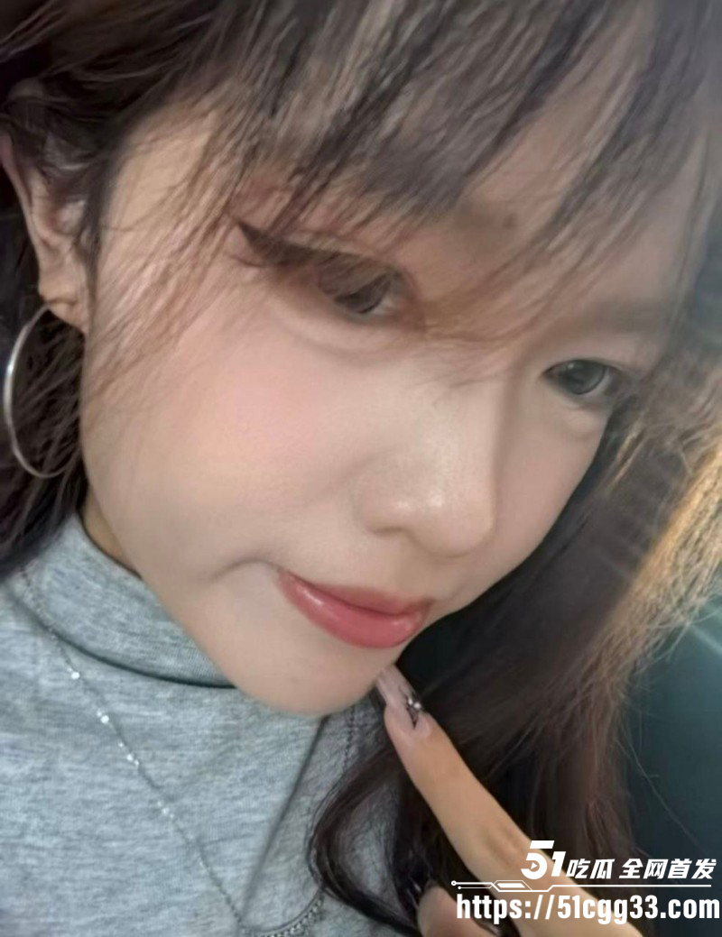 河南新乡精神小妹 辍学后下海卖逼 被包养后激发母狗本性 舔蛋侍奉对肉棒爱不释手！