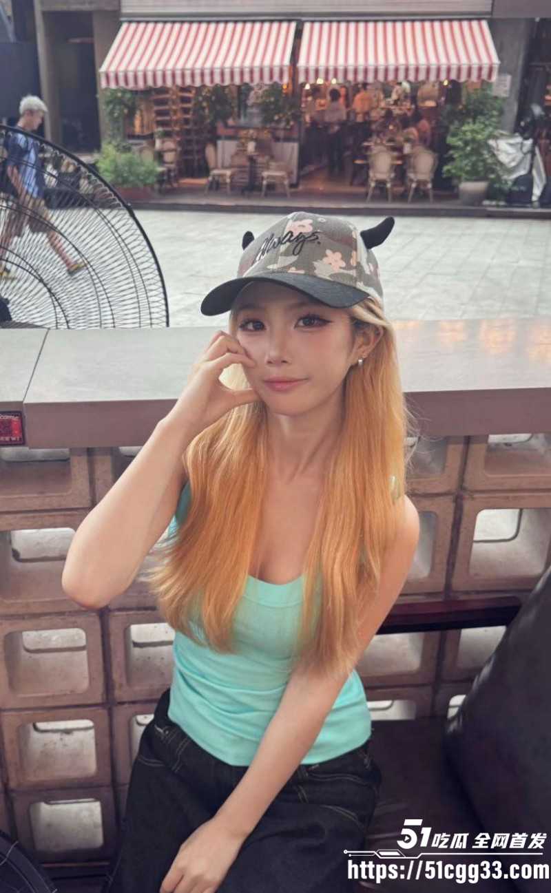 陕西西安坐台妹 张嘉译 出轨客户被男友曝光 清纯外表下淫骚无比 床技狂野身材火辣！