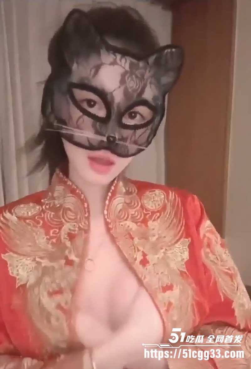 御姐网红 大熊硬糖 私定福利合集 从一对一骚聊撩汉到真空揉胸搓穴 看气质女神如何崩坏成阿黑颜反差浪货！
