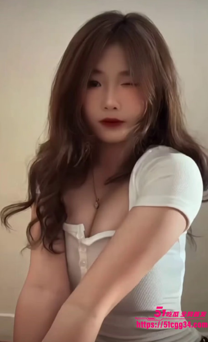 清纯女网美 欣梨 遭男友曝光私密自拍  镜头前主动展示美乳嫩穴 揉奶自慰肆意挥发淫骚  2