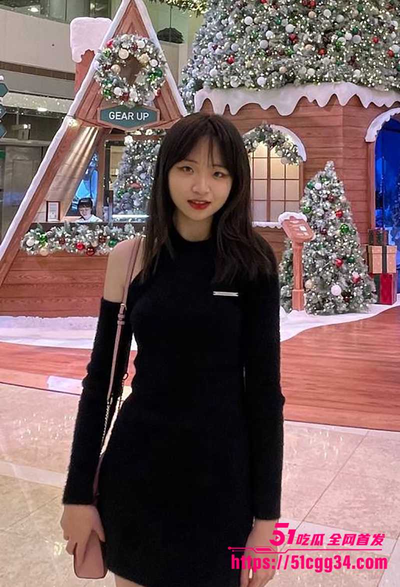 可爱素人乖乖女 郝紫薇 不雅视频 穿黑丝开档被男友猛插爆操 爽的双眼翻白 美乳狂摇骚劲拉满！