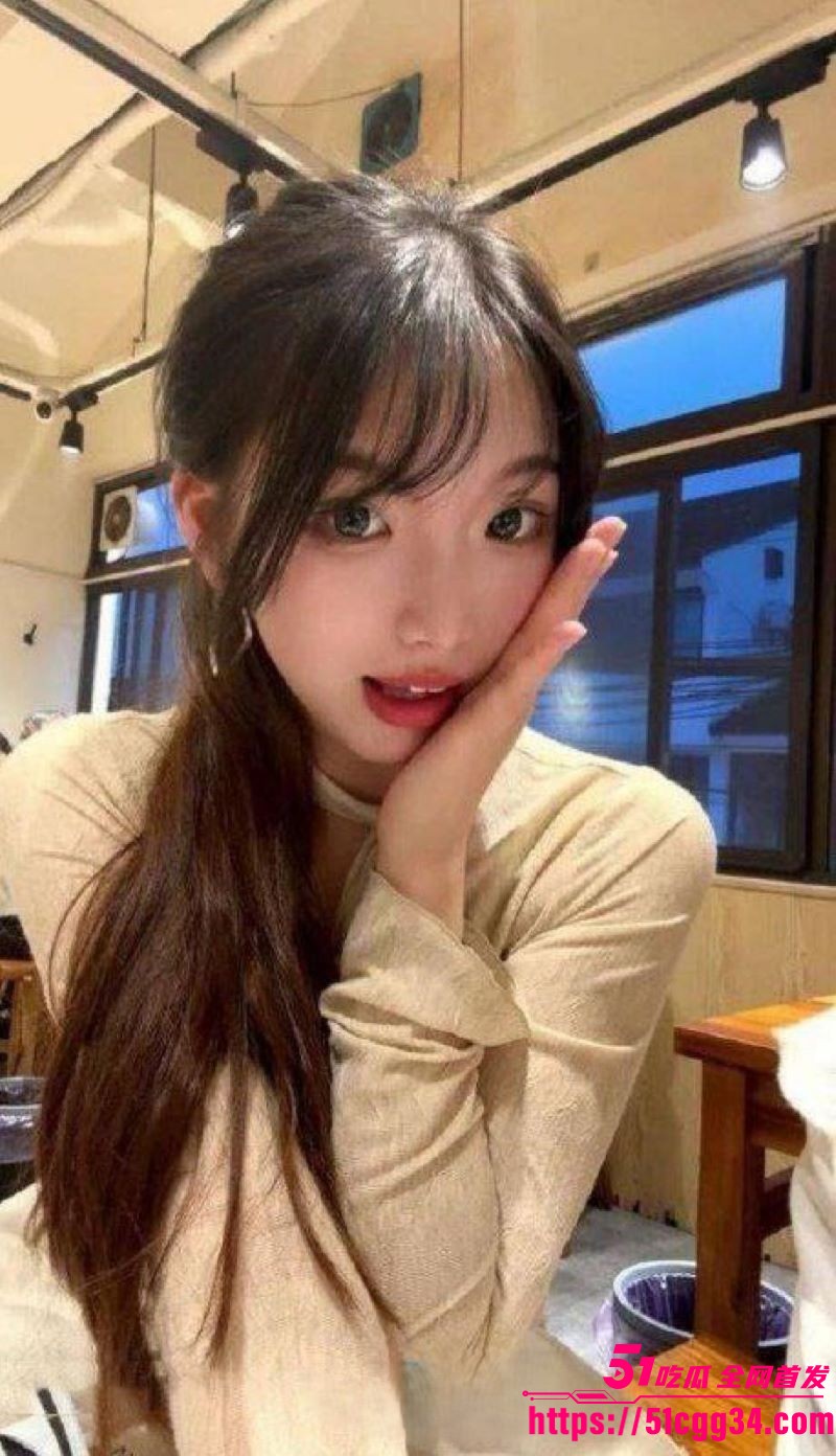武汉大学校花 杨诗慧 第一视角性爱视频泄密 大长腿丝袜少女 口交足交样样精通 真实露脸被操到喷水！